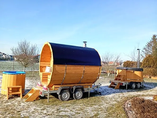 Mobilna sauna i balia ogrodowa zimą